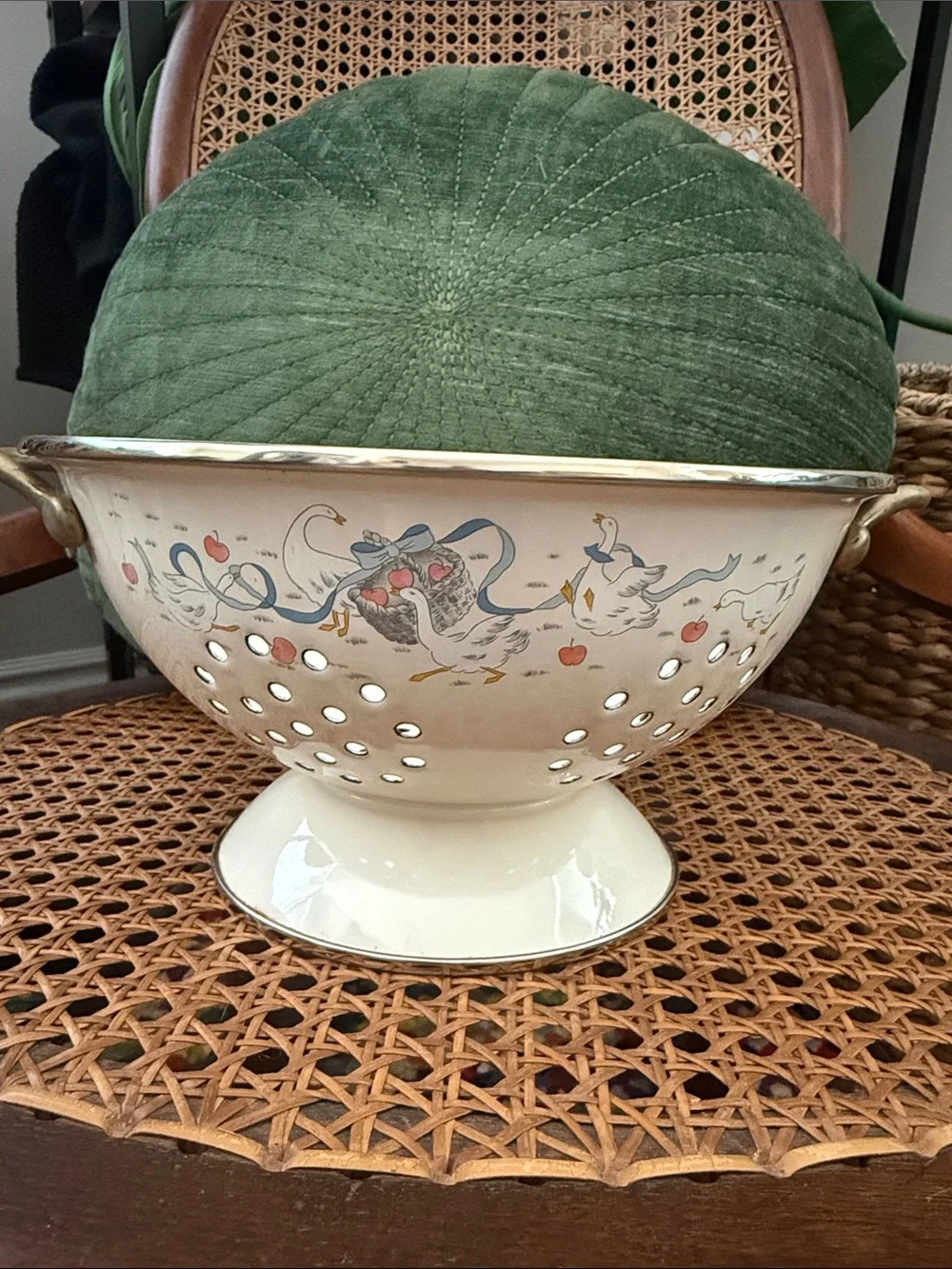 Vintage 80s International Marmalade Goose Enamel Footed Colander Brass Handles